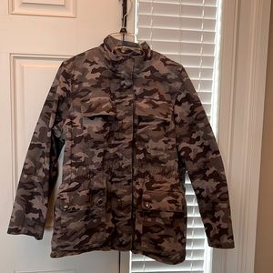 Shades of grays camo jacket with cinched, elastic waistline